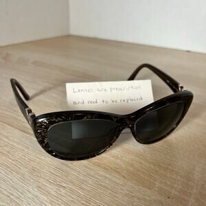Best 25+ Deals for Valentino Cat Eye Sunglasses | Poshmark display picture 3